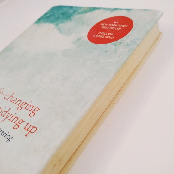 Marie Kondo's : the life-changing magic of tidying up. Spark some joy! ✨✨✨ - Picture 2 of 5